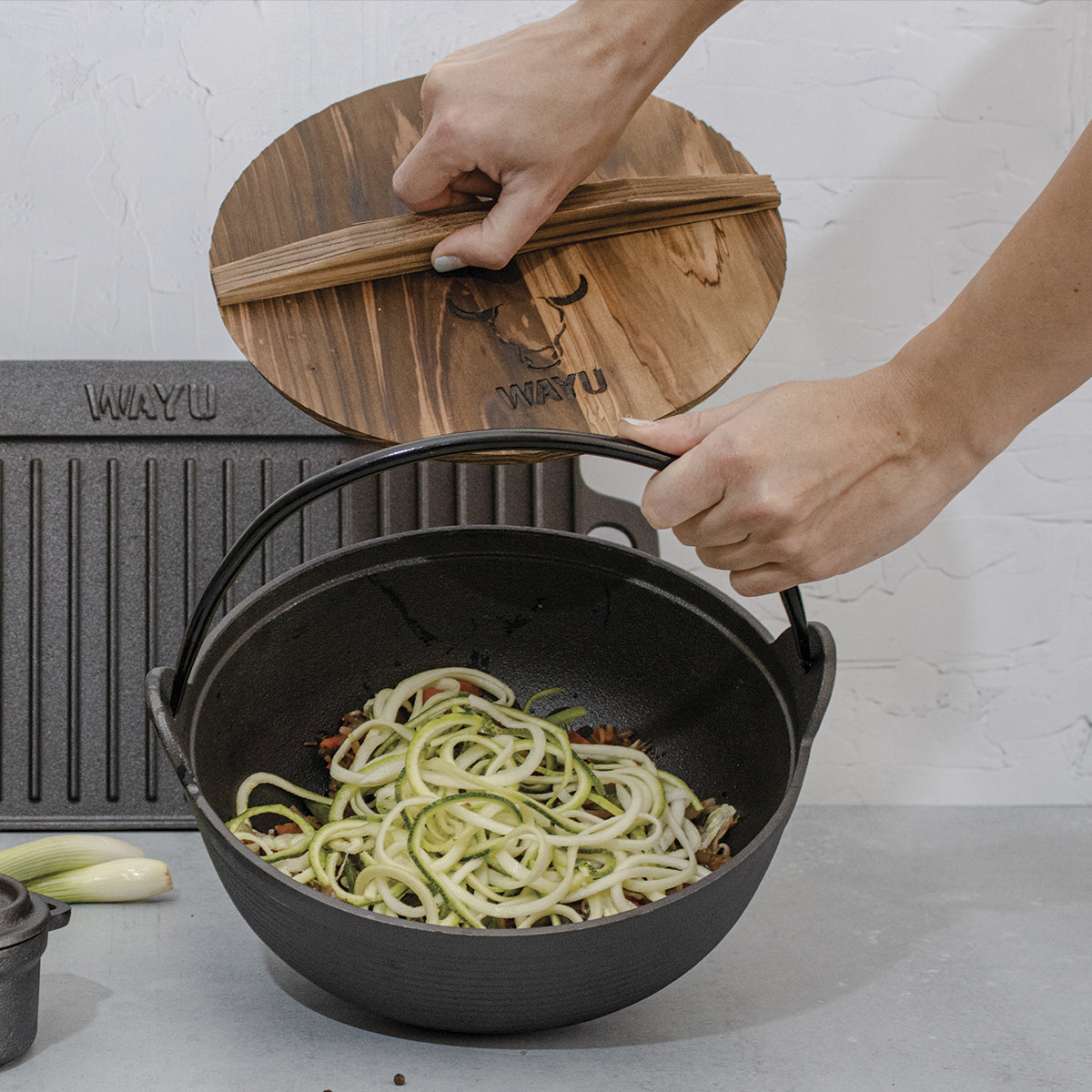 Olla Con Tapa De Madera Wayu Iron Cast